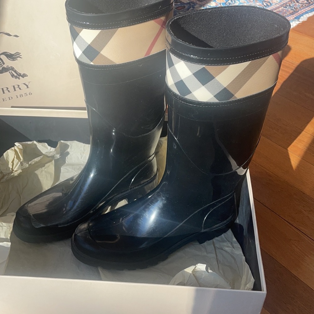 Burberry rainboots
